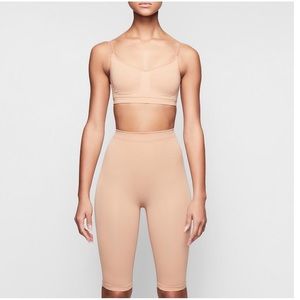 Skims sculpting short above the knee